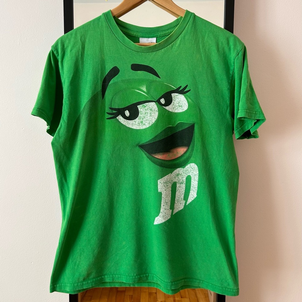 Vintage 2007 M&M’s Ms. Green 🟢 snack tee shirt promo food distressed